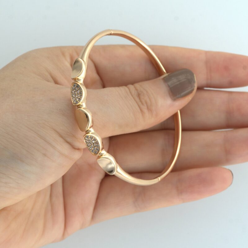 Elegant 18K Gold Color Bangle - Image 3